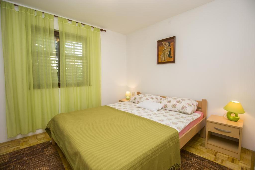 Apartman Laurus Малинска Екстериор снимка