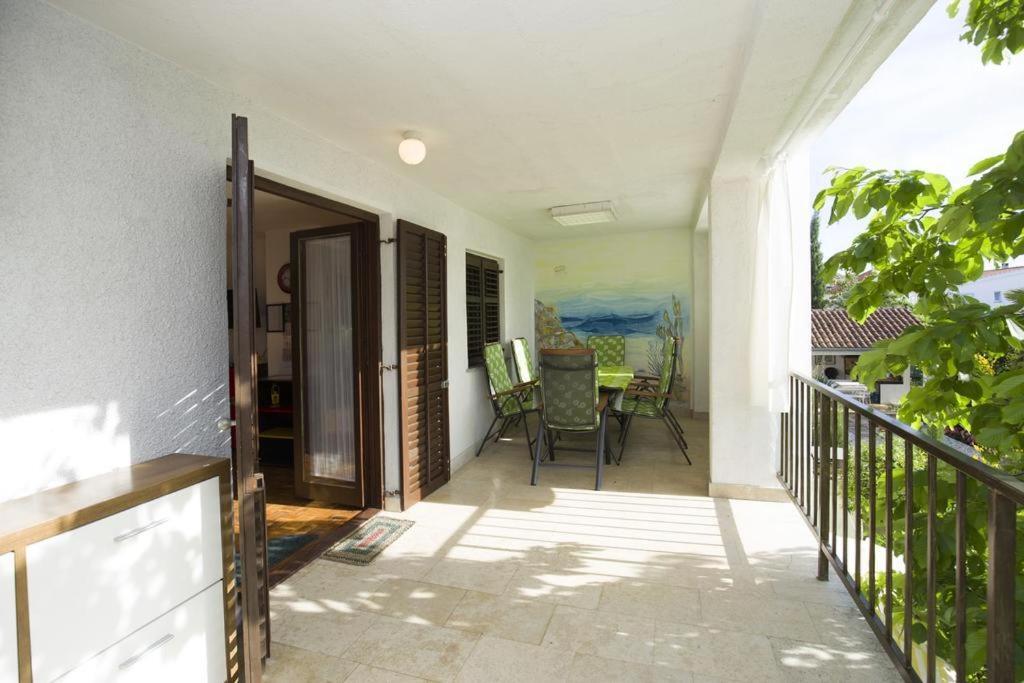 Apartman Laurus Малинска Екстериор снимка