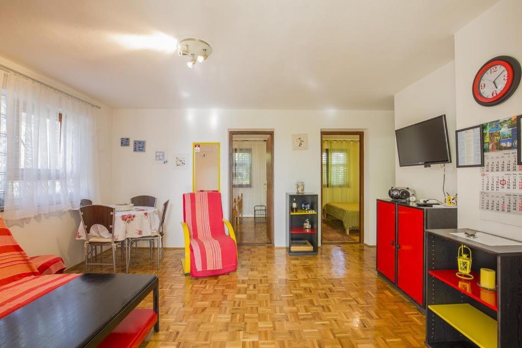Apartman Laurus Малинска Екстериор снимка